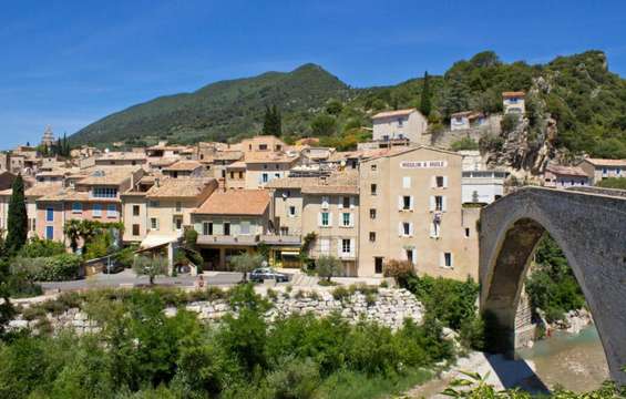 nyons-pont-roman-provence-route-de-lolive-vinci-autoroutes